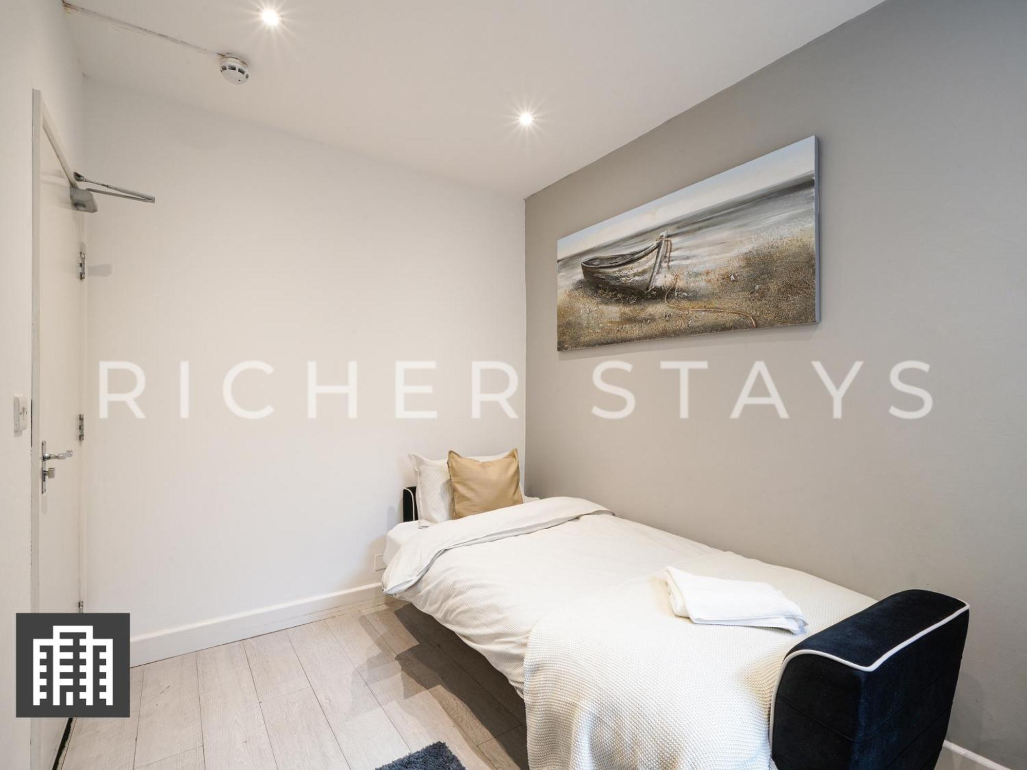Large Home For Contractors & Families - Garden & Amenities Londra Exterior foto