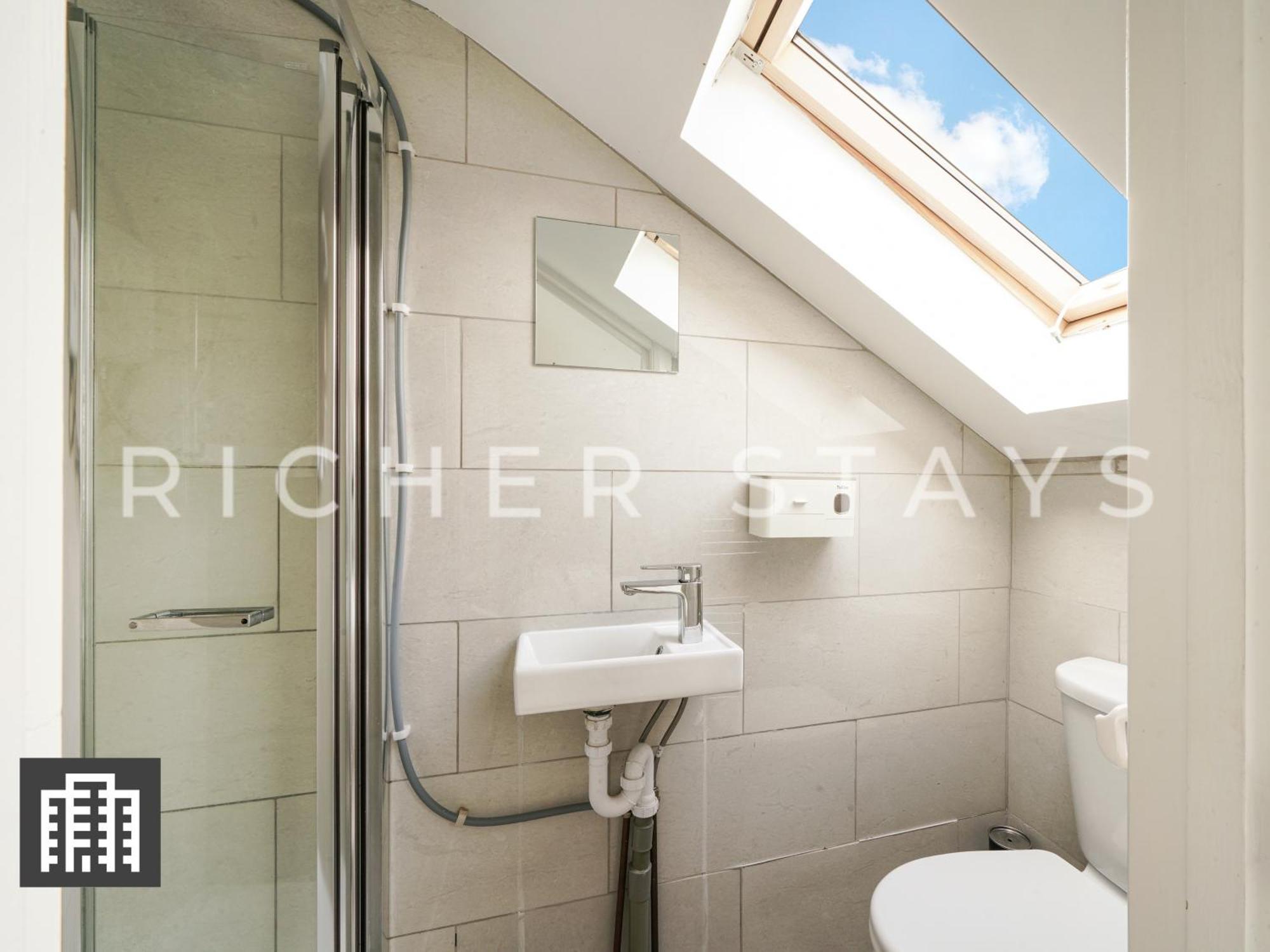Large Home For Contractors & Families - Garden & Amenities Londra Exterior foto