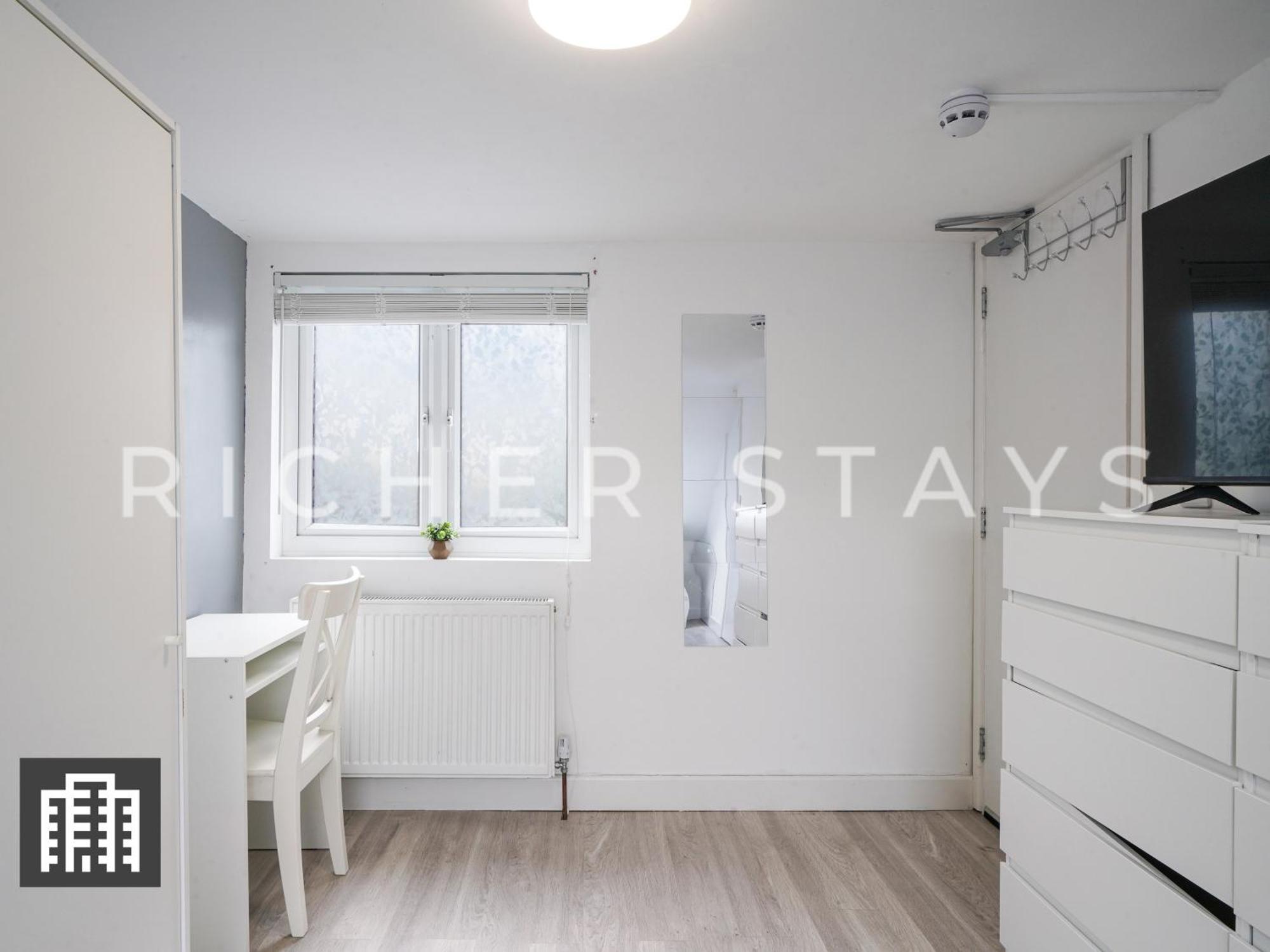 Large Home For Contractors & Families - Garden & Amenities Londra Exterior foto